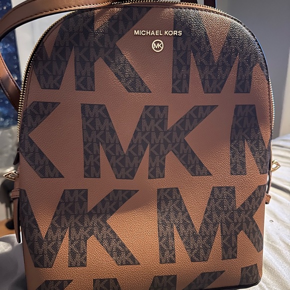 MICHAEL KORS CINDY LARGE GRAPHIC LOGO BACKPACK LUGGAGE MULTI - Picture 1 of 11